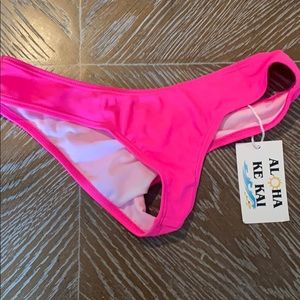 NWT bright pink cheeky swim bottom, size M